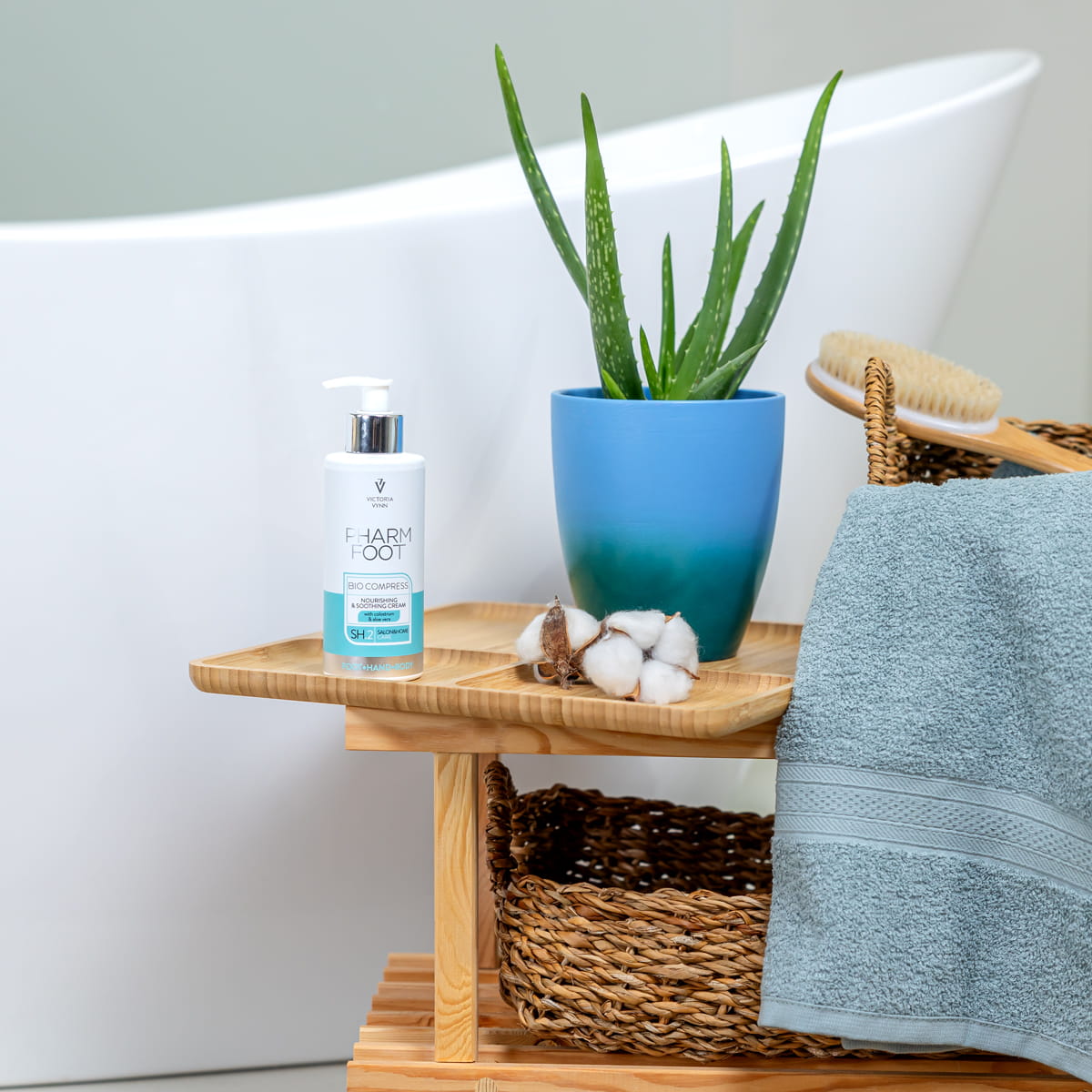 PHARM FOOT Toitev ja rahustav kreem värske piima ja aaloe ekstraktiga, BIO COMPRESS 250ml