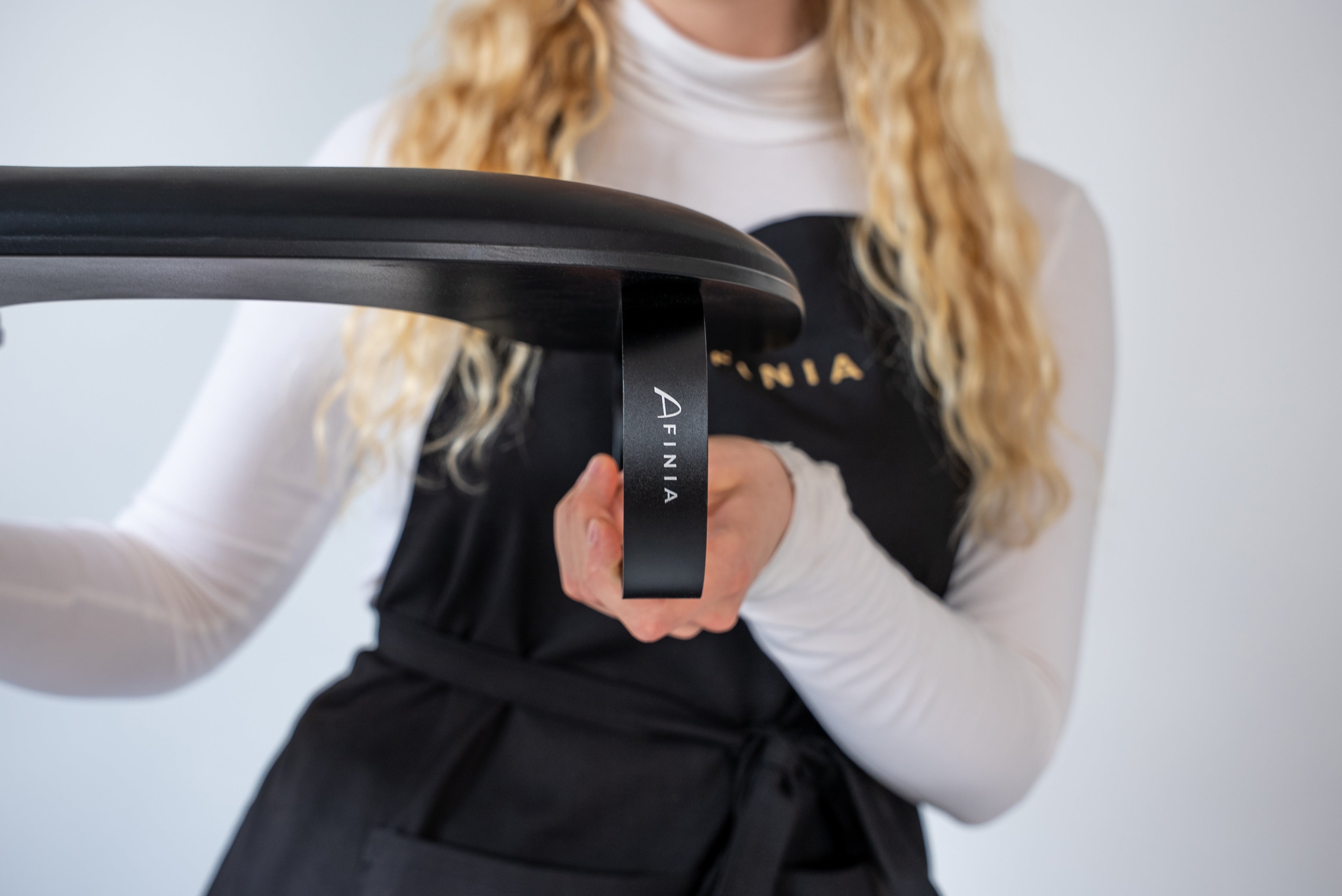 Afinia Käetugi Luna must