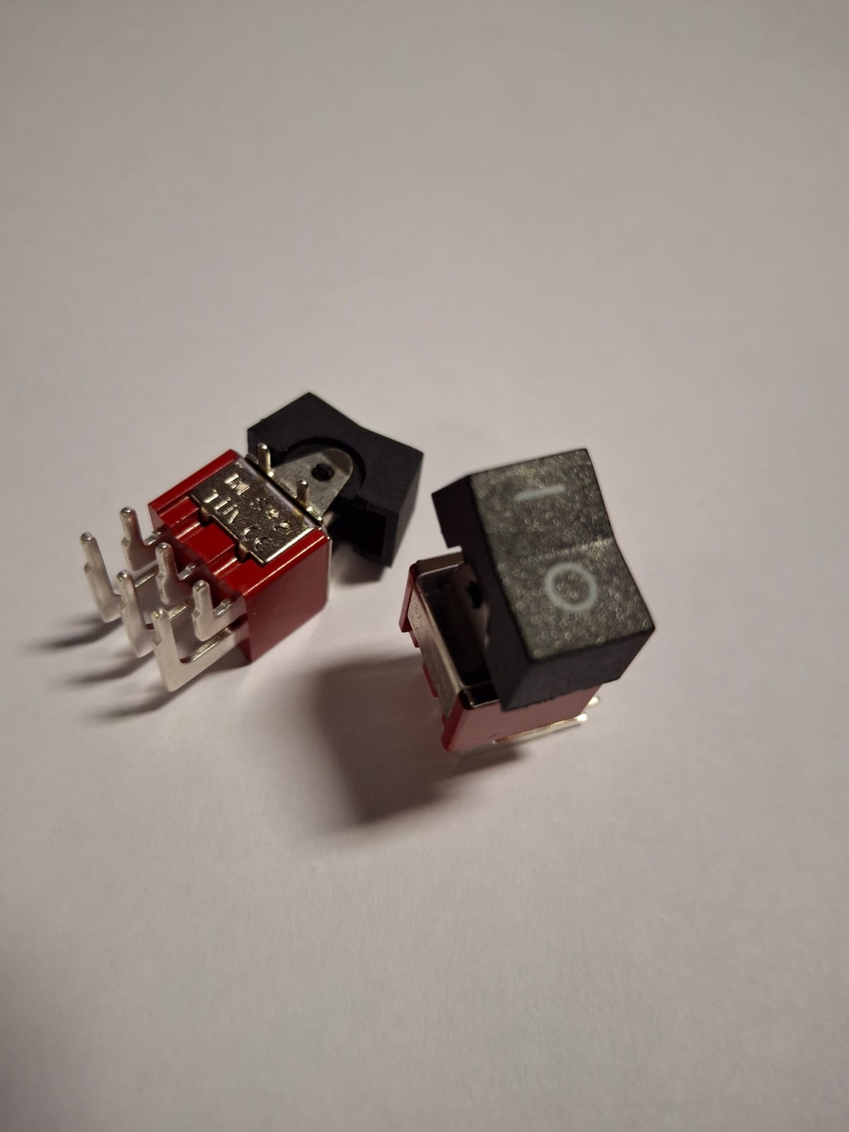 STRONG SAESHIN sisse-/väljalülitusnupp märgistusega