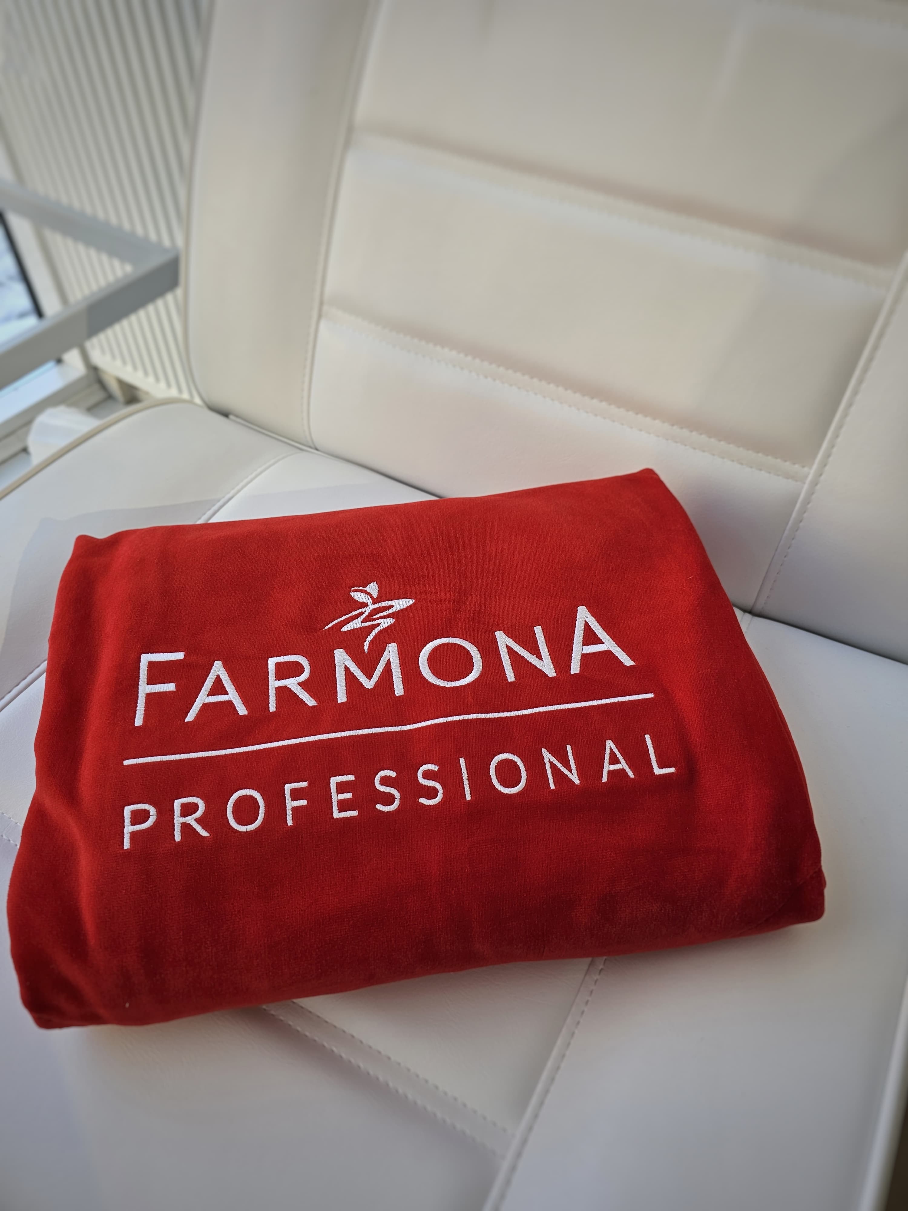 Farmona pleed, punane