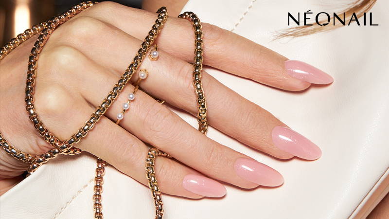 KĀPĒC GĒLA LAKA NETURAS UZ NAGA?