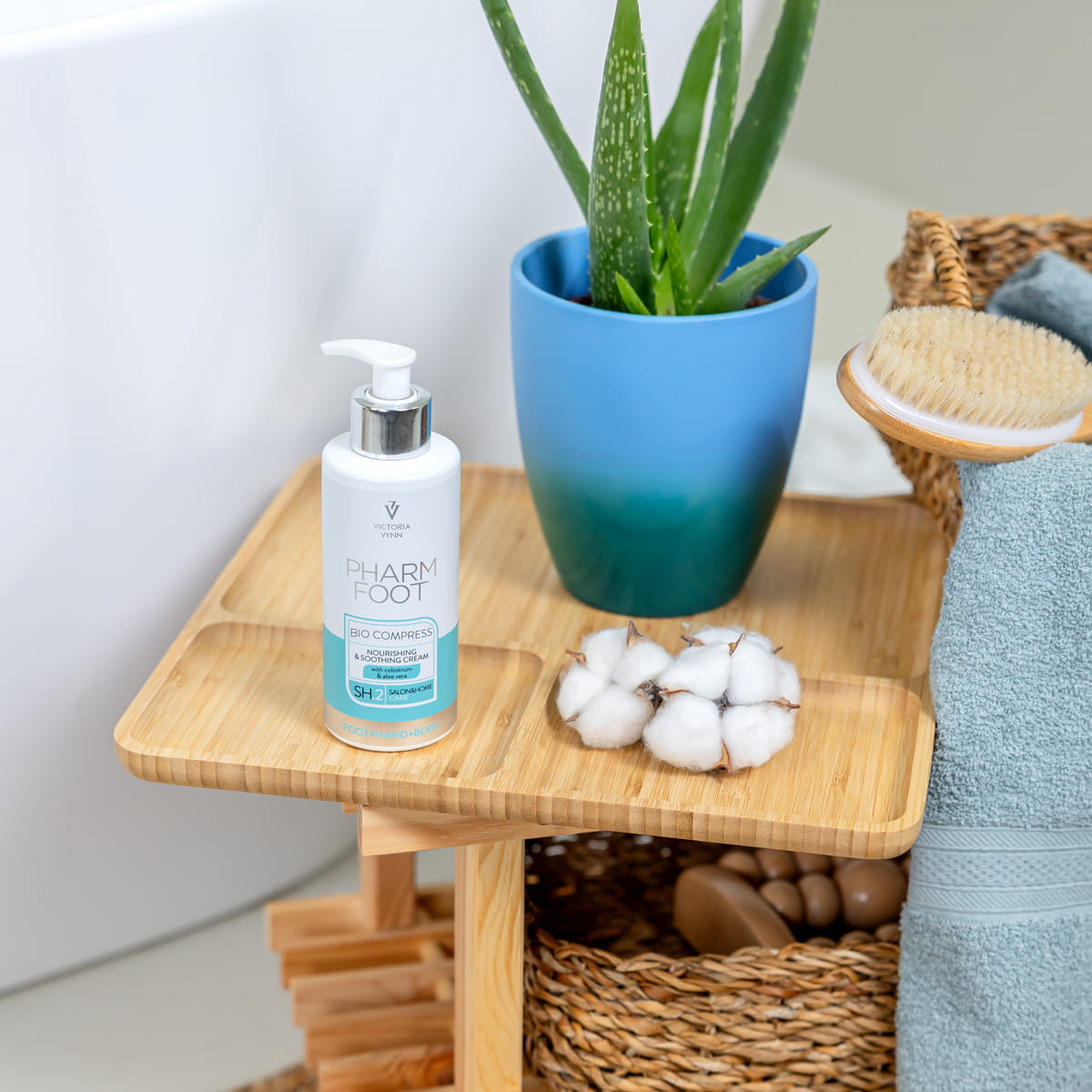 PHARM FOOT Toitev ja rahustav kreem värske piima ja aaloe ekstraktiga, BIO COMPRESS 250ml