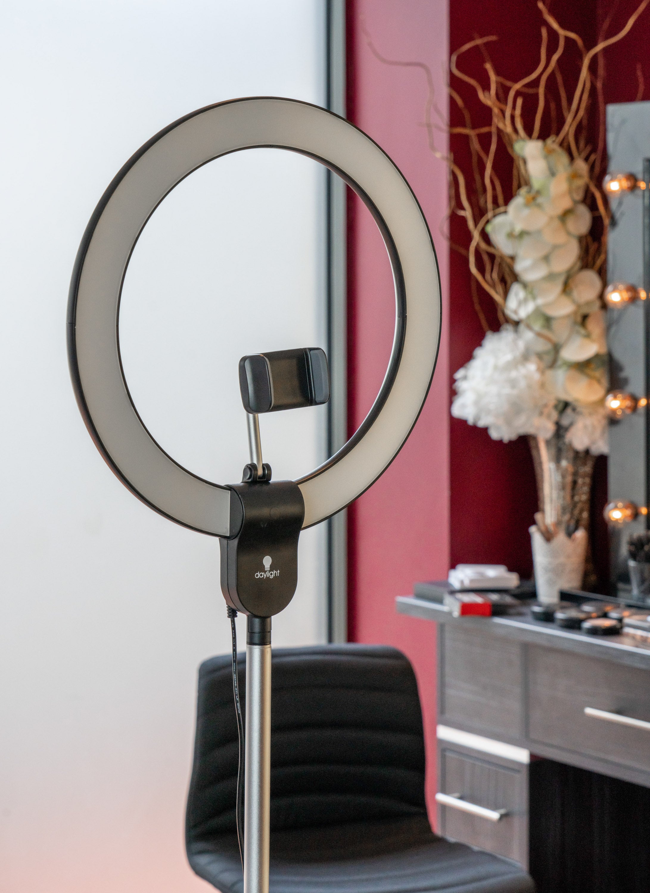 Светодиодная лампа дневного света - кольцевой напольный светильник для профессионалов [Aura Ring]