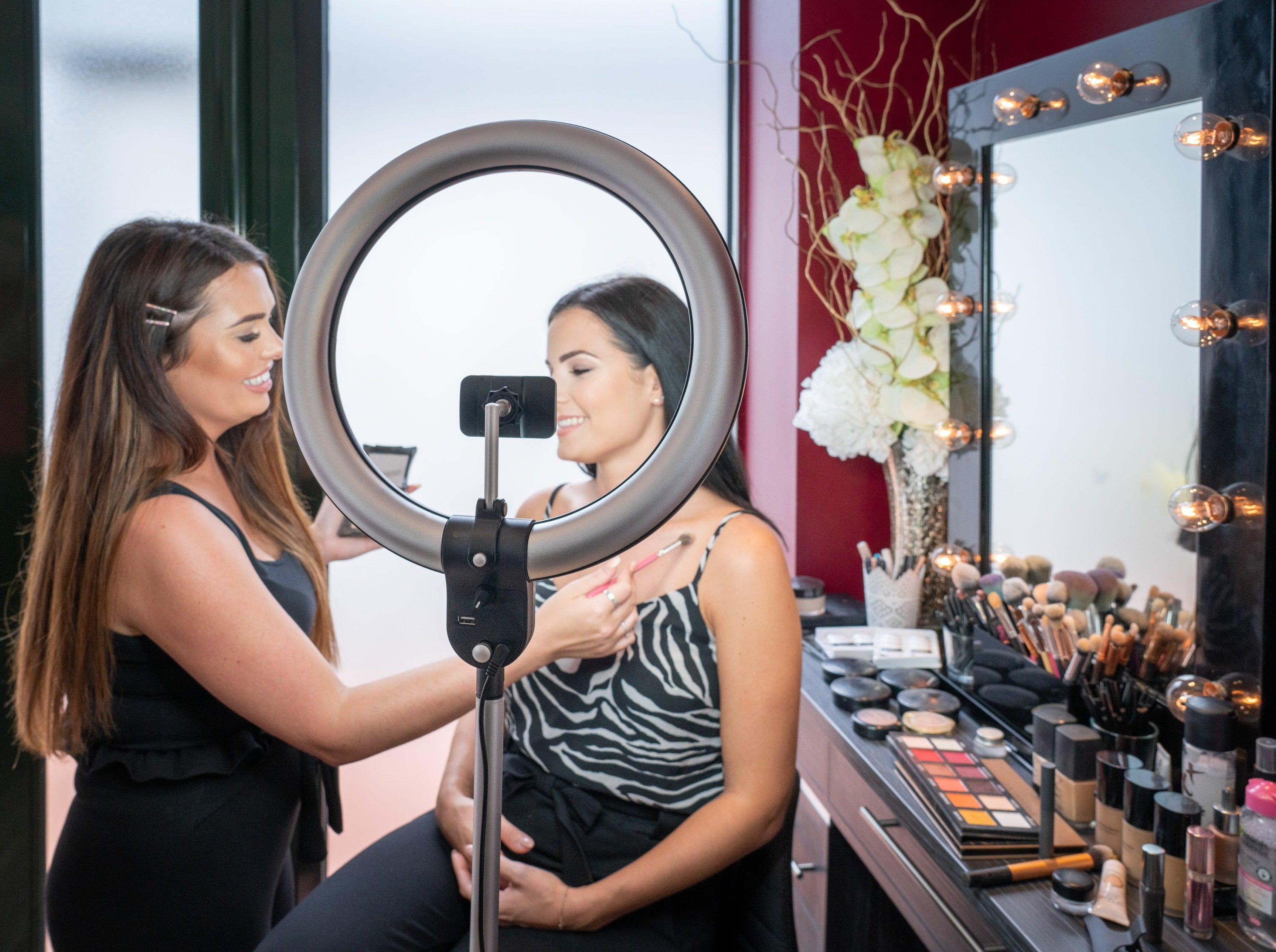 Светодиодная лампа дневного света - кольцевой напольный светильник для профессионалов [Aura Ring]