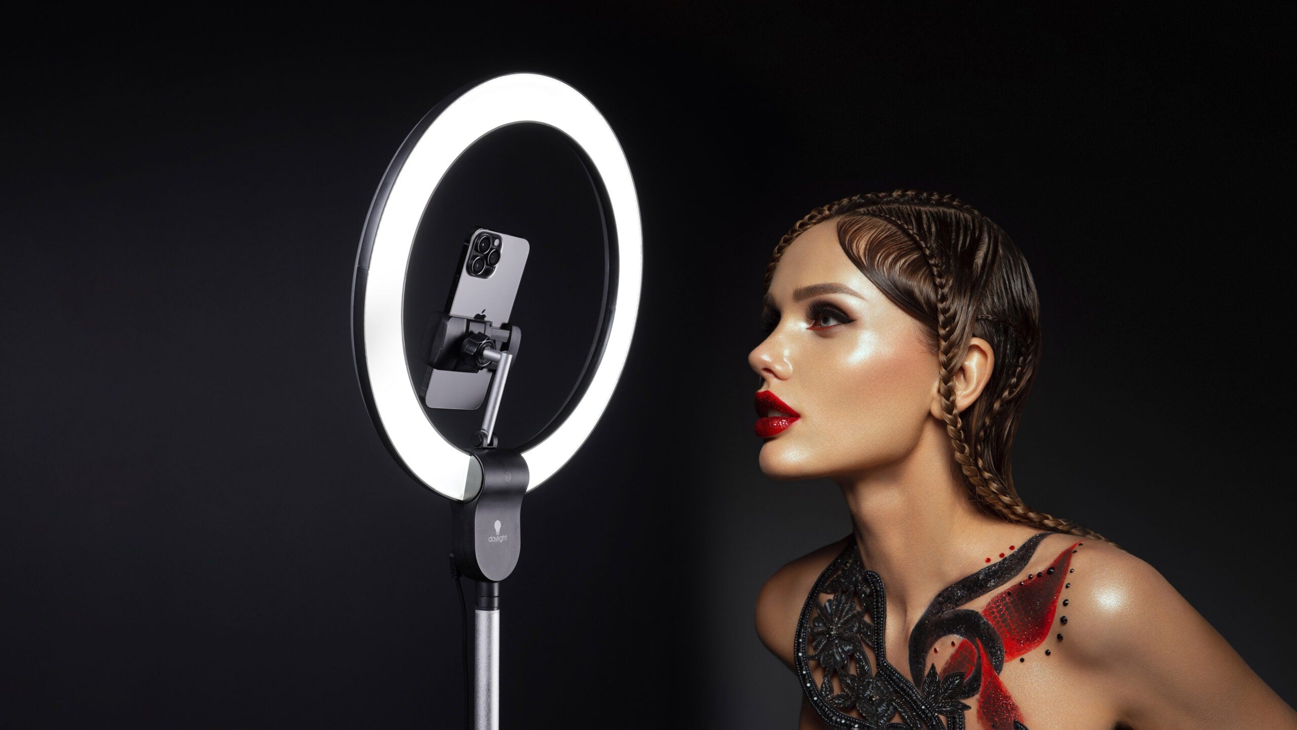 Светодиодная лампа дневного света - кольцевой напольный светильник для профессионалов [Aura Ring]