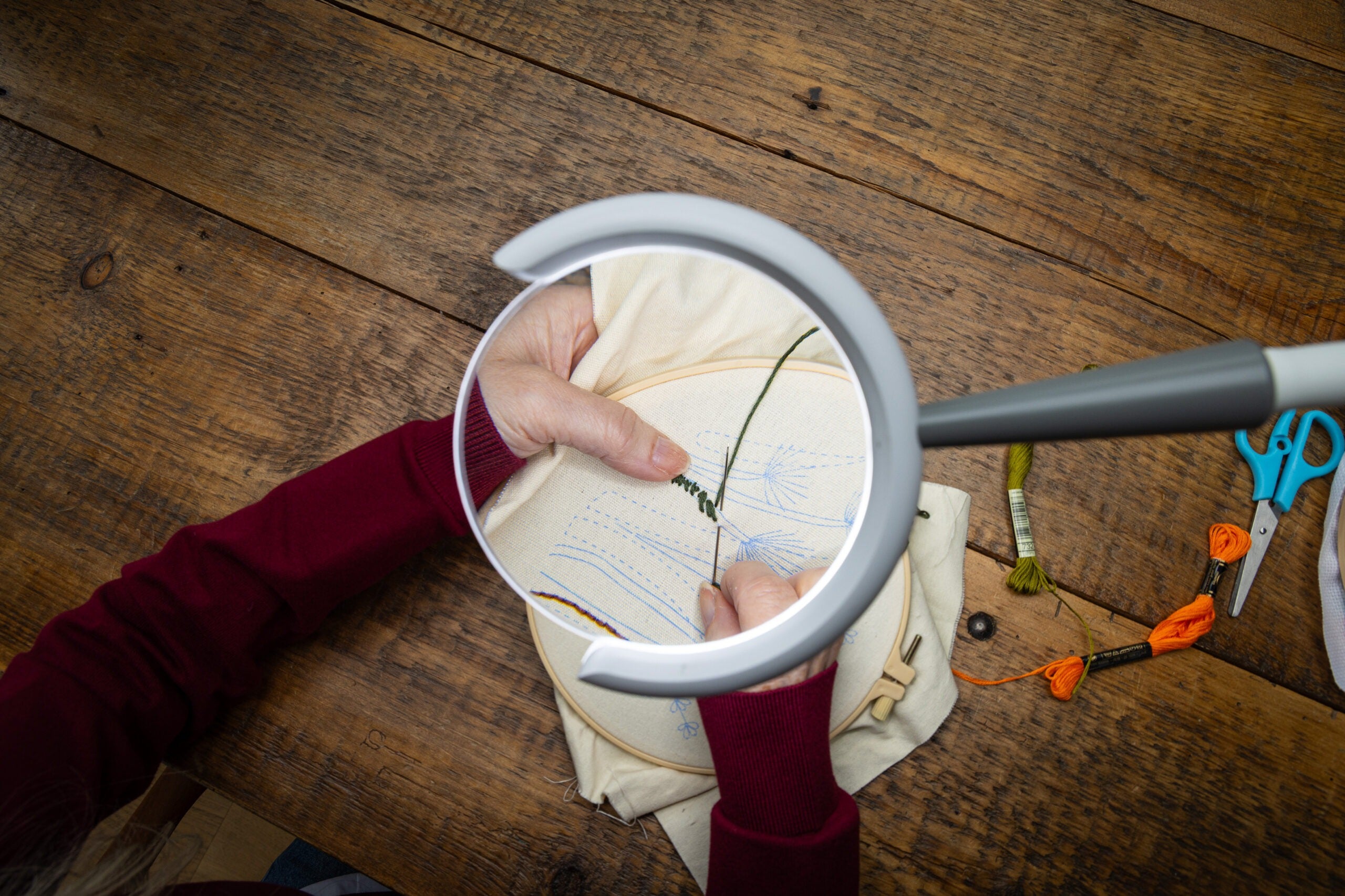 Daylight LED-lamp - koos suurendaja ja kinnitusega [Magnificent Pro On Clamp]