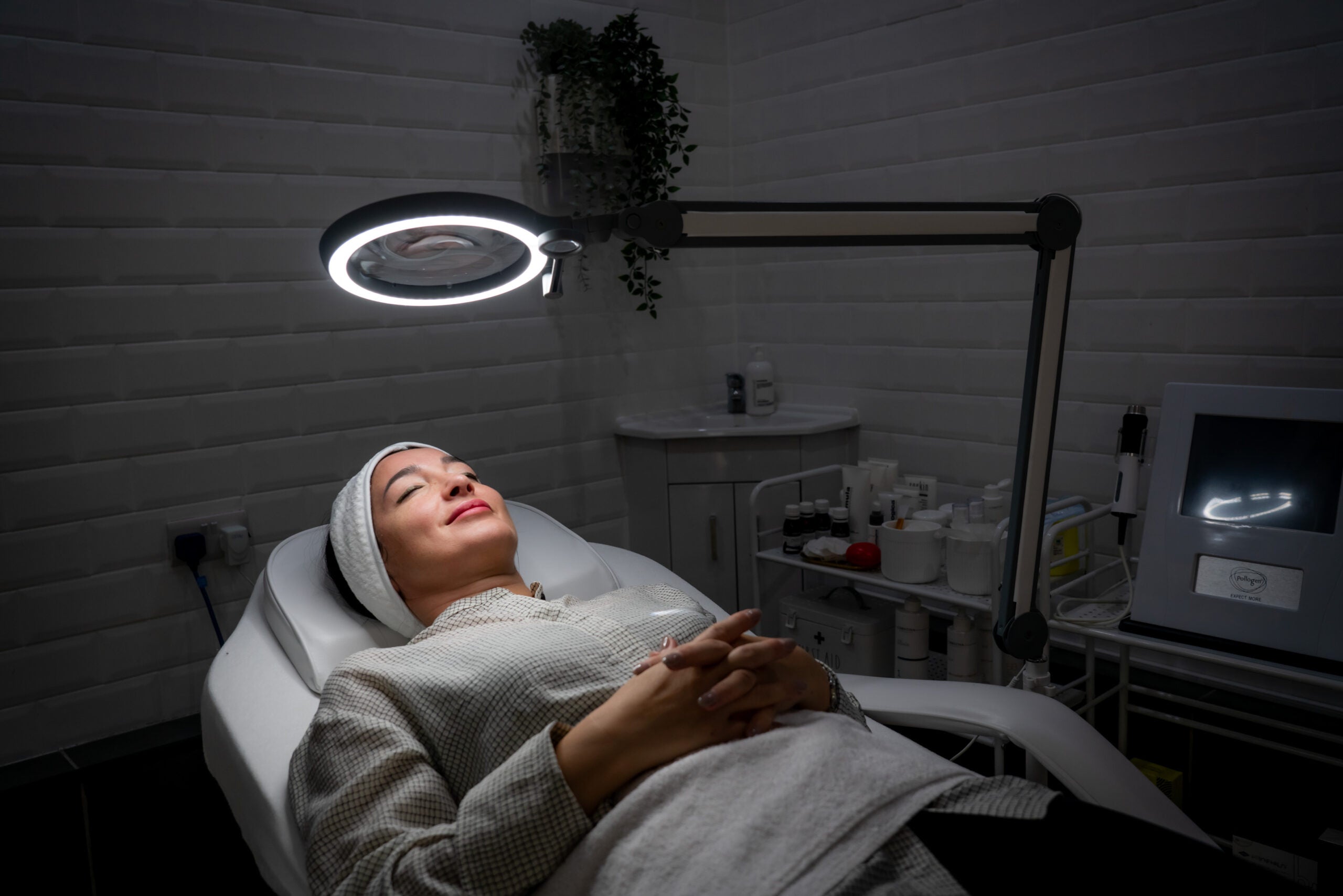 Daylight table and floor LED lamp - with 2 magnifiers [iQ Magnifier]