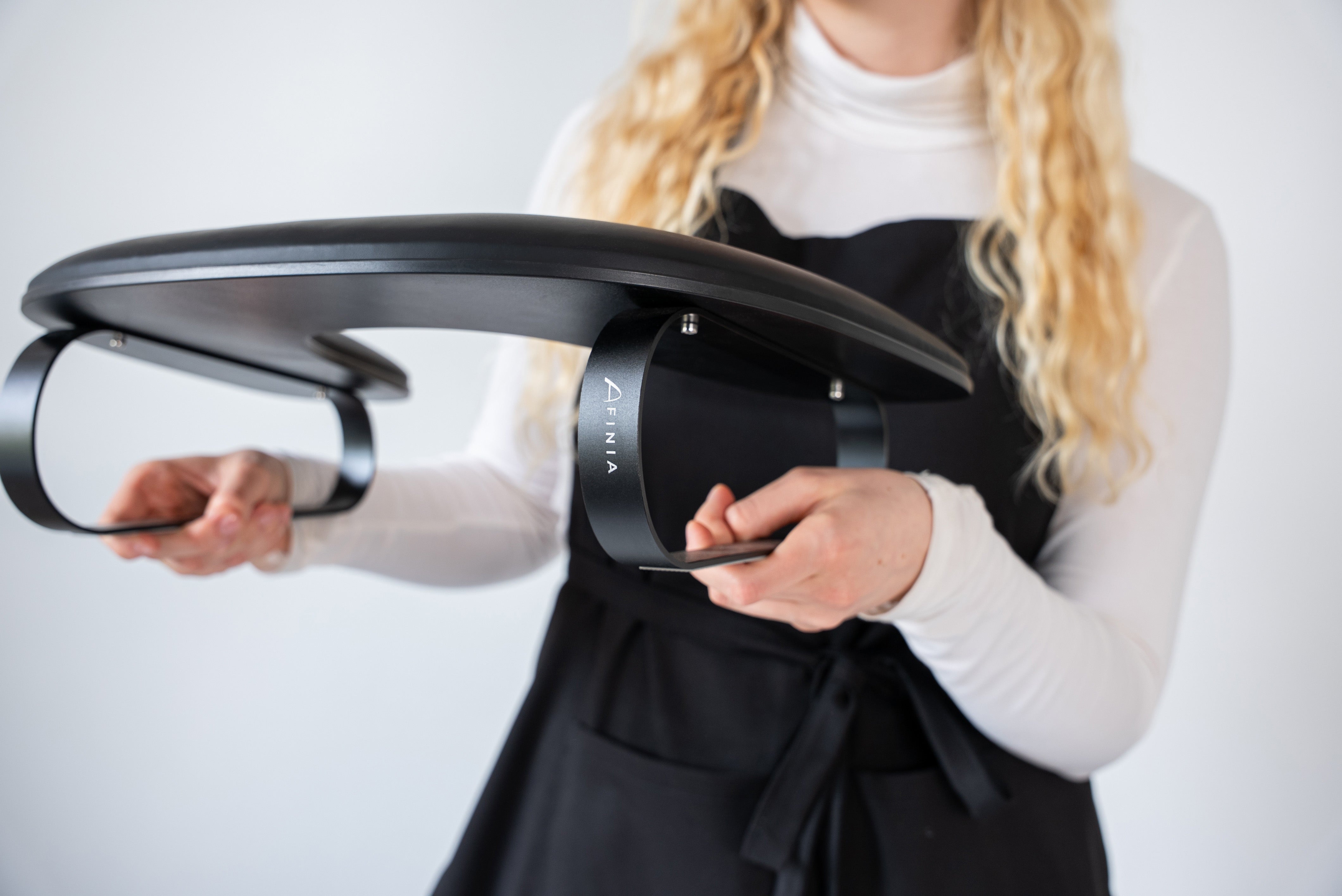 Afinia Käetugi Luna must