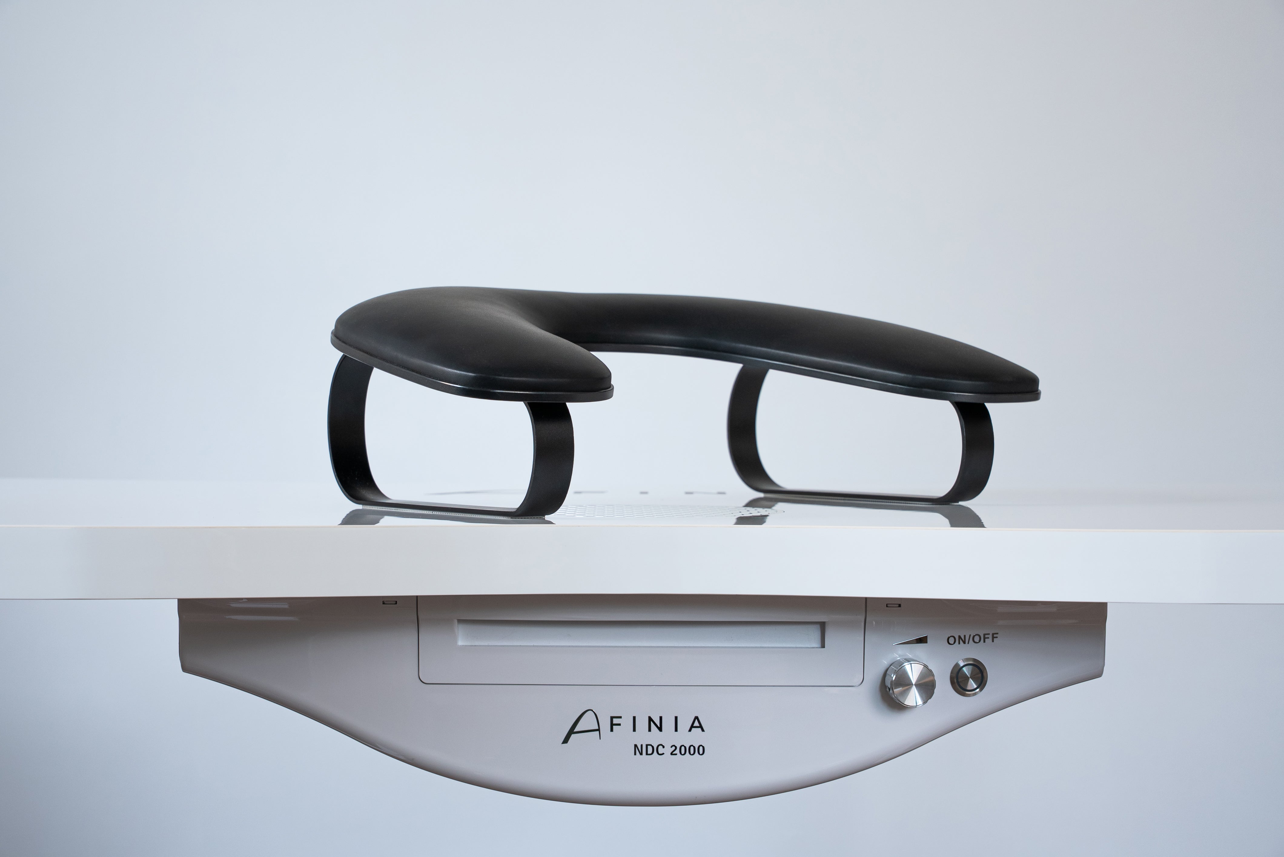 Afinia Käetugi Luna must